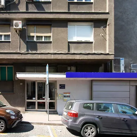 Captain's Crib Apartman