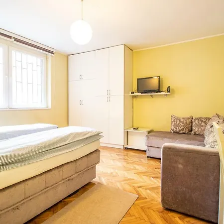 Captain's Crib Apartment *